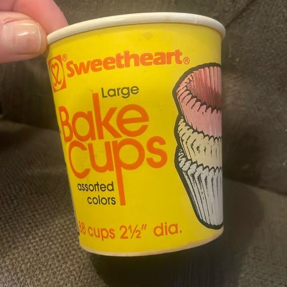 Vintage | Kitchen | Vintage Sweetheart Bake Cups Container With No Lid ...